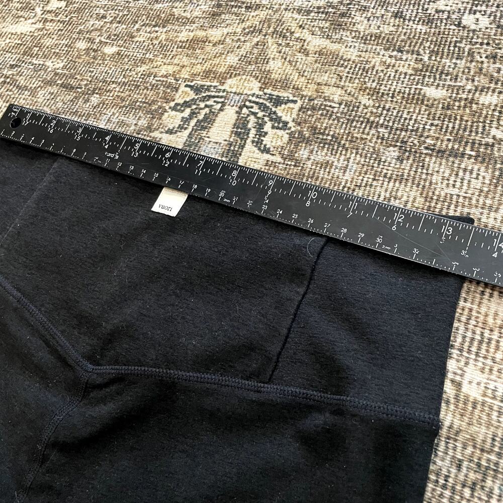 Vuori Clean Elevation Shorty 6" Black Women's Size L - Picture 4 of 5